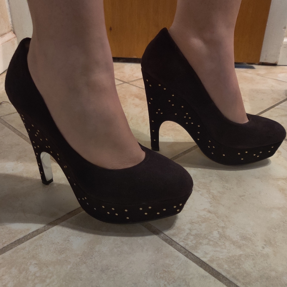 H by Halston Beverly style brown suede heels 5.5